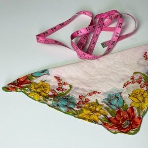 Vintage Floral Handkerchief Size : 13.5” x 13.5”